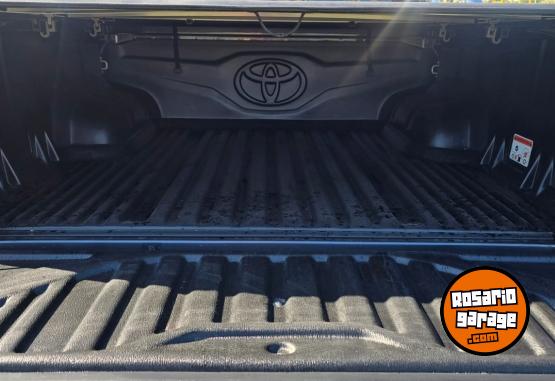 Camionetas - Toyota Hilux SRX 4x4 2025 Diesel 4000Km - En Venta