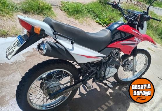 Motos - Corven Triax150 2023 Nafta 4000Km - En Venta