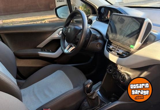 Autos - Peugeot 208 2015 2015 Nafta 59800Km - En Venta