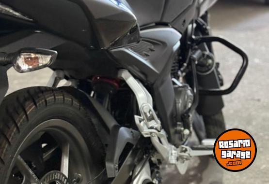 Motos - Bajaj Rouser p150 2025 Nafta 1800Km - En Venta