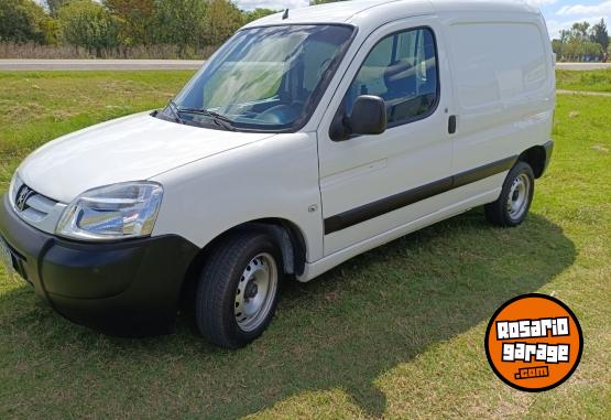 Utilitarios - Peugeot Partner 2016 GNC 128000Km - En Venta