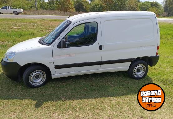 Utilitarios - Peugeot Partner 2016 GNC 128000Km - En Venta
