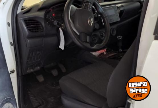 Camionetas - Toyota HILUX DX PACK 2017 Diesel 160000Km - En Venta