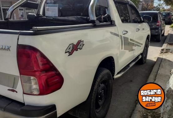 Camionetas - Toyota HILUX DX PACK 2017 Diesel 160000Km - En Venta