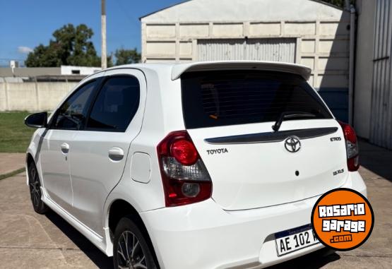 Autos - Toyota Etios 2020 Nafta 80000Km - En Venta