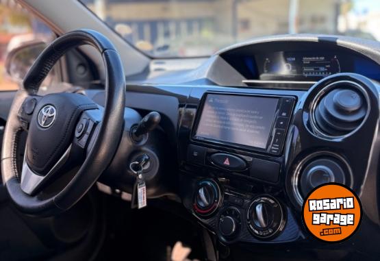 Autos - Toyota Etios 2020 Nafta 80000Km - En Venta