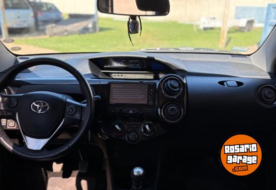 Autos - Toyota Etios 2020 Nafta 80000Km - En Venta