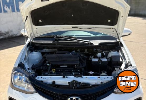 Autos - Toyota Etios 2020 Nafta 80000Km - En Venta