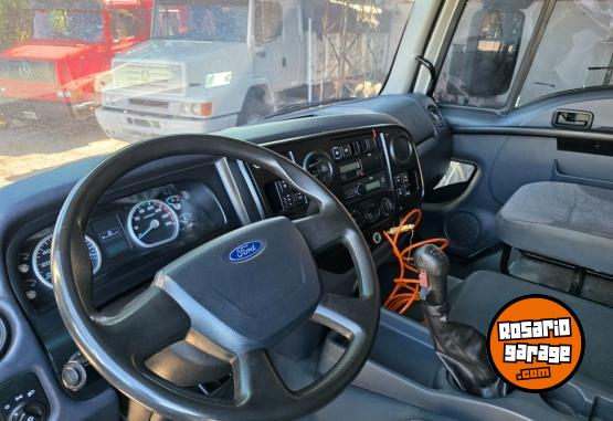 Camiones y Gr�as - VENDO FORD 1723 EJE NEUM�TICO BALANCIN - En Venta