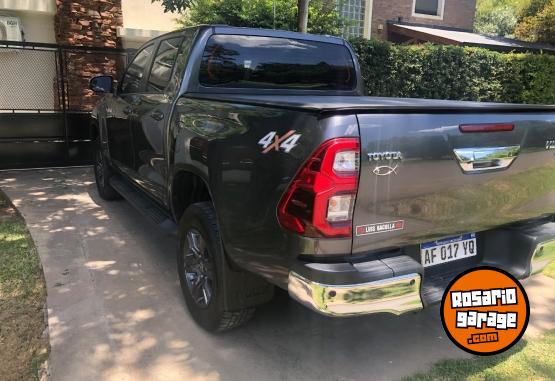 Camionetas - Toyota Hilux SRV Automática 4x2 2021 Diesel 50000Km - En Venta