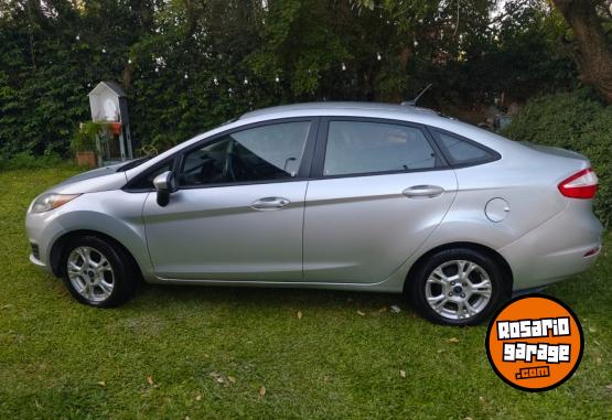 Autos - Ford Fiesta Kintetic 2014 Nafta 86000Km - En Venta