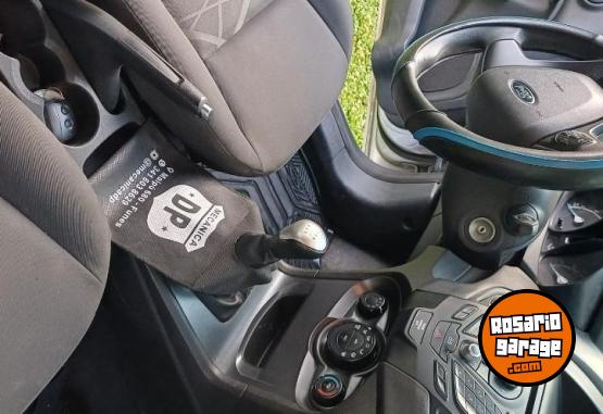 Autos - Ford Fiesta Kintetic 2014 Nafta 86000Km - En Venta