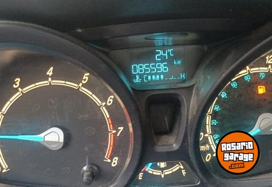 Autos - Ford Fiesta Kintetic 2014 Nafta 86000Km - En Venta