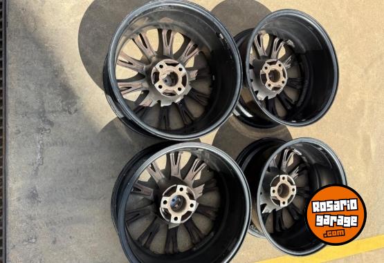 Accesorios para Autos - Vendo llantas y cubiertas 17 - En Venta