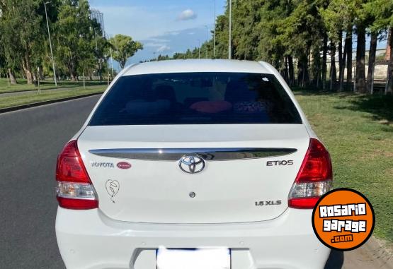 Autos - Toyota Etios 2017 Nafta 229000Km - En Venta