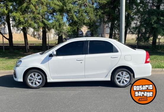 Autos - Toyota Etios 2017 Nafta 229000Km - En Venta