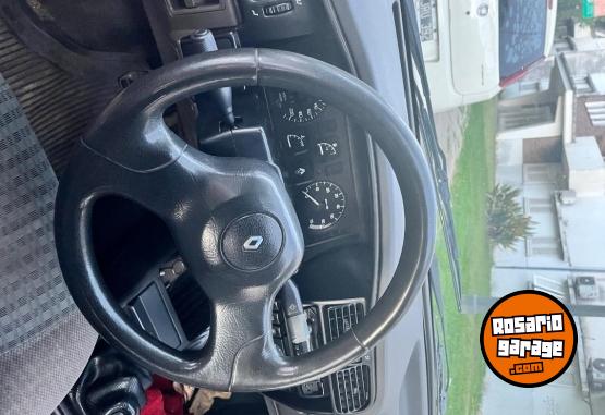 Autos - Renault 19 1996 Nafta 220000Km - En Venta
