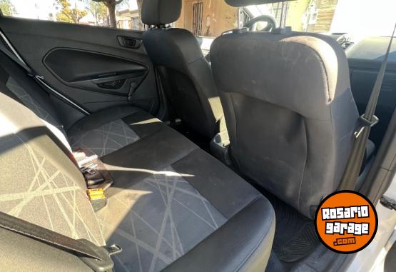 Autos - Ford Fiesta Kinetic 2016 Nafta 150000Km - En Venta