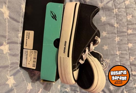 Indumentaria - Zapatillas Mormaii 32 - En Venta