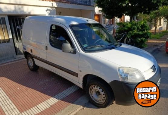 Utilitarios - Peugeot Partner kangoo Fiorino 2010 Nafta 270Km - En Venta