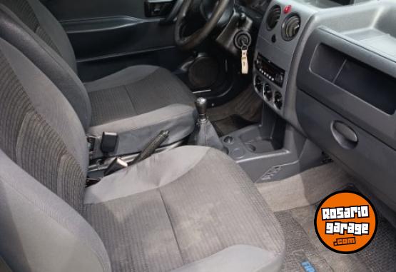 Utilitarios - Peugeot Partner kangoo Fiorino 2010 Nafta 270Km - En Venta