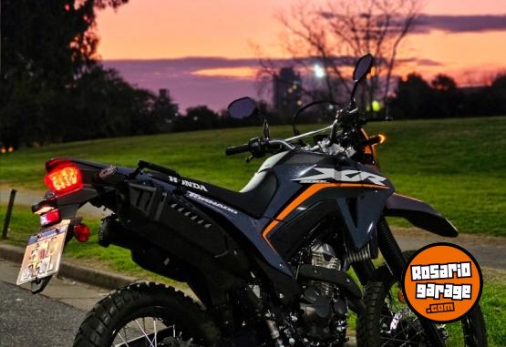 Motos - Honda Tornado xr 300 2025 Nafta 3400Km - En Venta