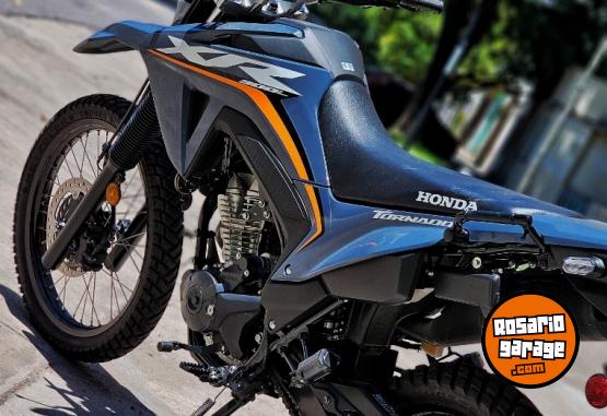 Motos - Honda Tornado xr 300 2025 Nafta 3400Km - En Venta