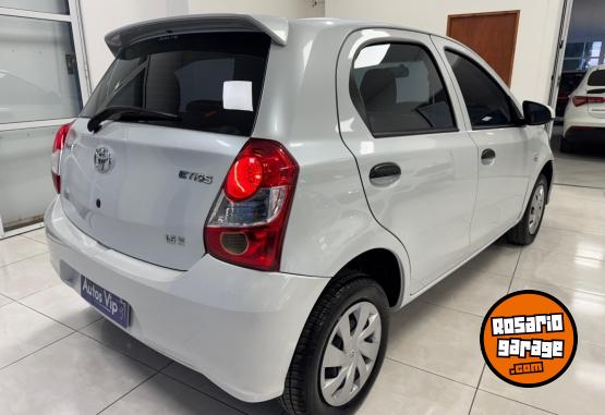 Autos - Toyota ETIOS X 2023 Nafta 19000Km - En Venta