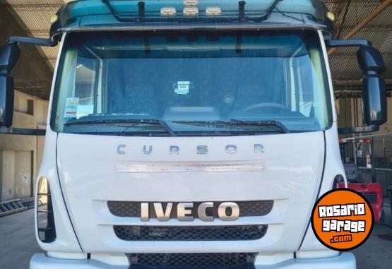 Camiones y Gr�as - IVECO CURSOR 330 � A�o 2014 - Tercer Eje Neumatico - En Venta