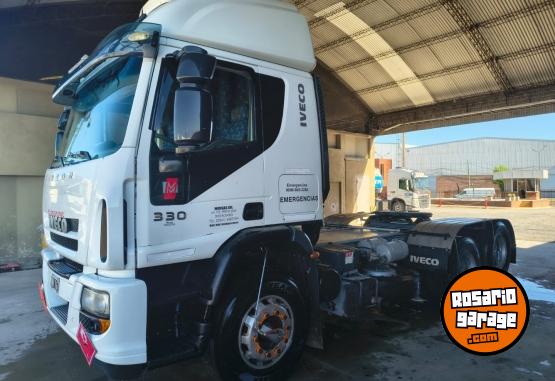 Camiones y Gr�as - IVECO CURSOR 330 � A�o 2014 - Tercer Eje Neumatico - En Venta