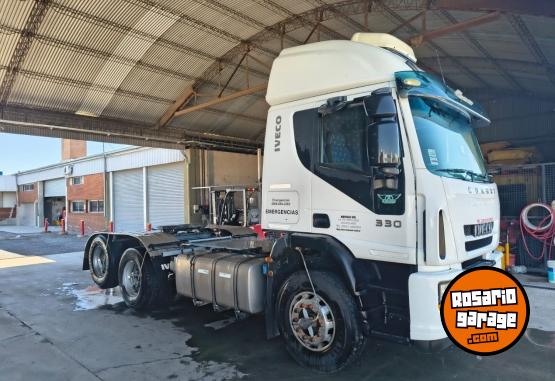 Camiones y Gr�as - IVECO CURSOR 330 � A�o 2014 - Tercer Eje Neumatico - En Venta
