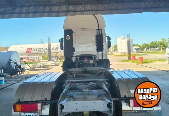 Camiones y Gr�as - IVECO CURSOR 330 � A�o 2014 - Tercer Eje Neumatico - En Venta