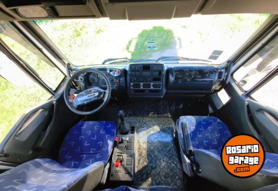 Camiones y Gr�as - IVECO CURSOR 330 � A�o 2014 - Tercer Eje Neumatico - En Venta
