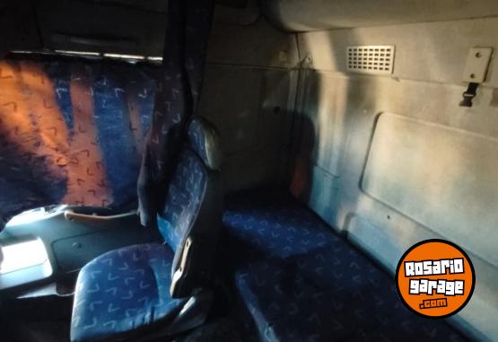 Camiones y Gr�as - IVECO CURSOR 330 � A�o 2014 - Tercer Eje Neumatico - En Venta