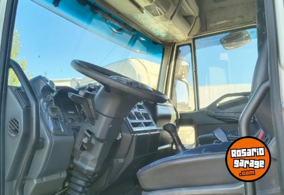 Camiones y Gr�as - IVECO CURSOR 330 � A�o 2014 - Tercer Eje Neumatico - En Venta