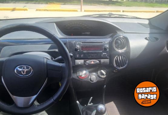 Autos - Toyota Etios XLS 5 ptas 2016 Nafta 110000Km - En Venta