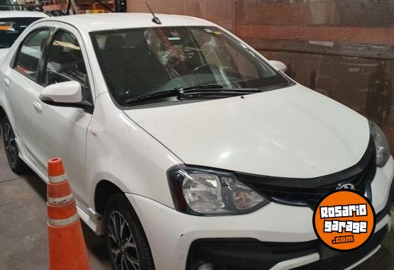 Autos - Toyota ETIOS XLS 2021 Nafta 253000Km - En Venta