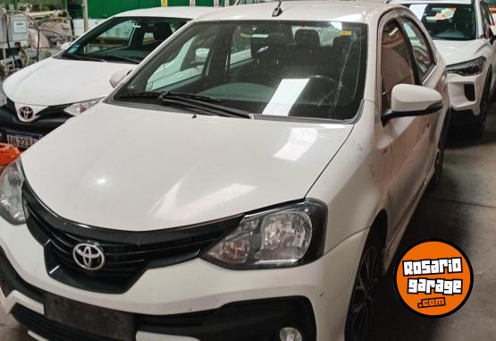 Autos - Toyota ETIOS XLS 2021 Nafta 253000Km - En Venta