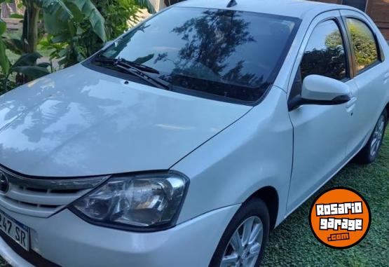 Autos - Toyota Etios Sedan XLS 2017 Nafta 140000Km - En Venta
