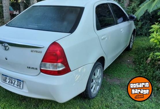Autos - Toyota Etios Sedan XLS 2017 Nafta 140000Km - En Venta