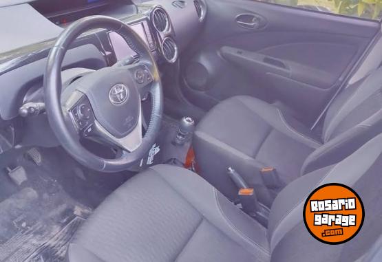 Autos - Toyota Etios Sedan XLS 2017 Nafta 140000Km - En Venta