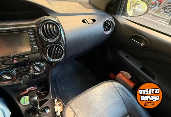 Autos - Toyota Etios 2016 Nafta 70000Km - En Venta