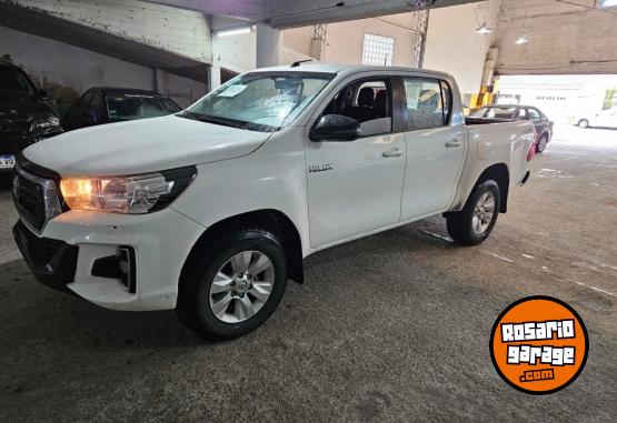 Camionetas - Toyota Hilux srv 2022 Diesel 270000Km - En Venta