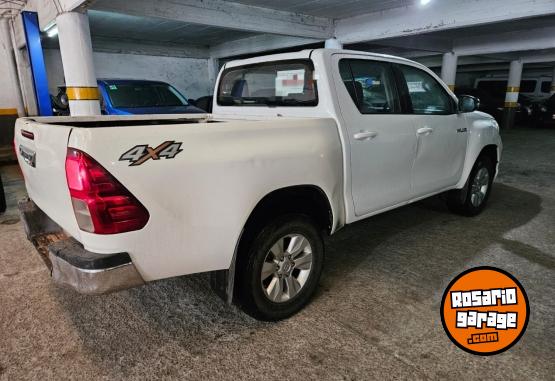 Camionetas - Toyota Hilux srv 2022 Diesel 270000Km - En Venta