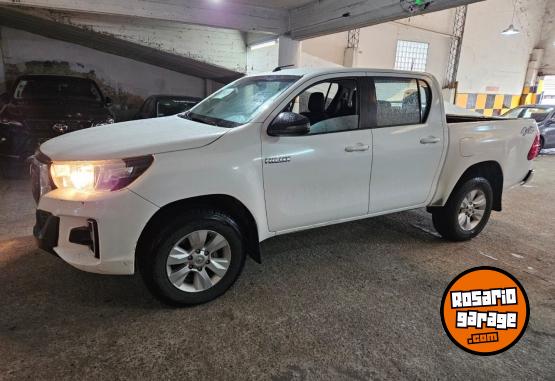 Camionetas - Toyota Hilux srv 2022 Diesel 270000Km - En Venta