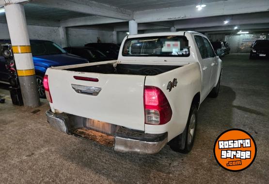 Camionetas - Toyota Hilux srv 2022 Diesel 270000Km - En Venta