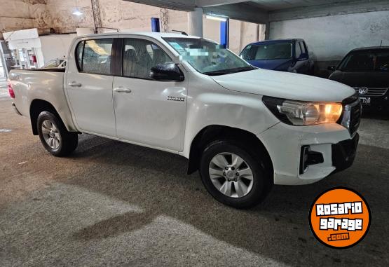 Camionetas - Toyota Hilux srv 2022 Diesel 270000Km - En Venta