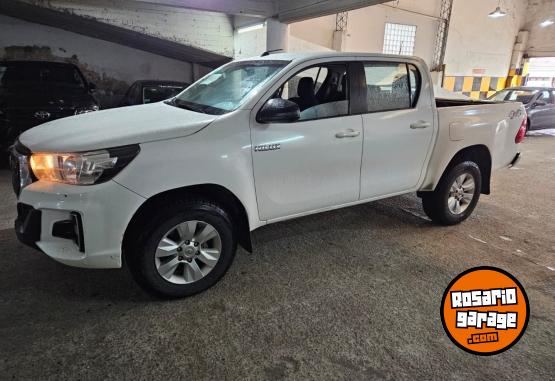 Camionetas - Toyota Hilux srv 2022 Diesel 270000Km - En Venta