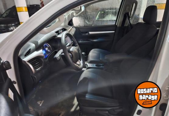 Camionetas - Toyota Hilux srv 2022 Diesel 270000Km - En Venta
