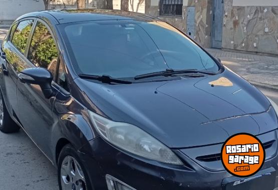 Autos - Ford Fiesta Titanium 2013 Nafta 200000Km - En Venta